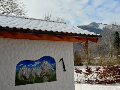 Ein allgemeiner Bergblick oder ein Berglick von der Ferienwohnung aus