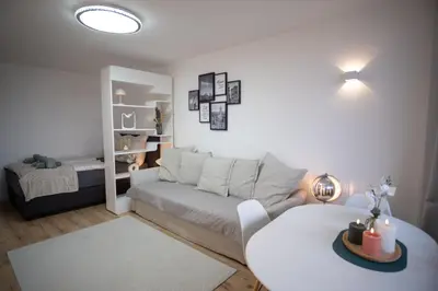 Ein Sitzbereich in der Unterkunft Cozy apartment with pool I U-Bahn