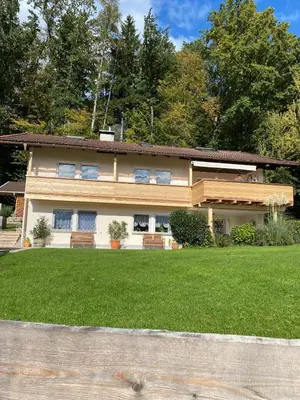 Ein Garten an der Unterkunft Sonnenhang Bayern