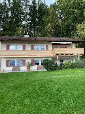 Ein Garten an der Unterkunft Sonnenhang Bayern