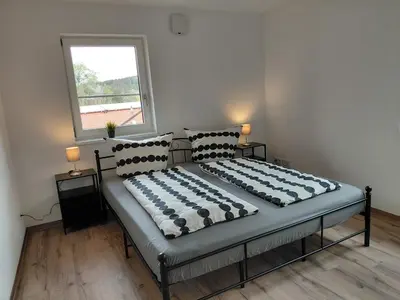 Ein Bett oder Betten in einem Zimmer der Unterkunft Ferienwohnung zum Schneiderkramer