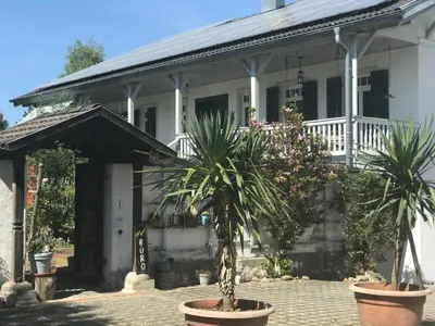 Das Gebäude in dem sich die Ferienwohnung befindet