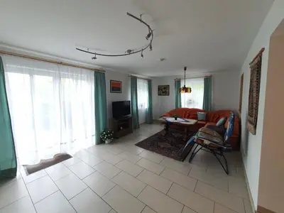 Ein Sitzbereich in der Unterkunft Ferienwohnung am Kittenbach