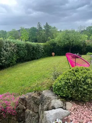 Ein Garten an der Unterkunft Villenzimmer mit eigenem Bad, Kunst und Aussicht