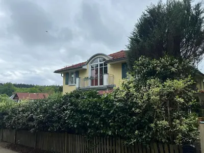 Das Gebäude in dem sich das Privatzimmer befindet