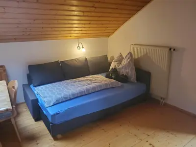 Ein Bett oder Betten in einem Zimmer der Unterkunft Biohof Dimper - HühnerNest