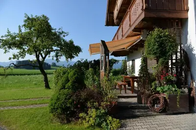 Ein Garten an der Unterkunft Ferienwohnung Kurz