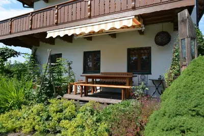 Ein Garten an der Unterkunft Ferienwohnung Kurz