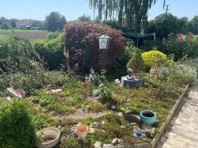 Ein Garten an der Unterkunft Bockhorn Farmhouse
