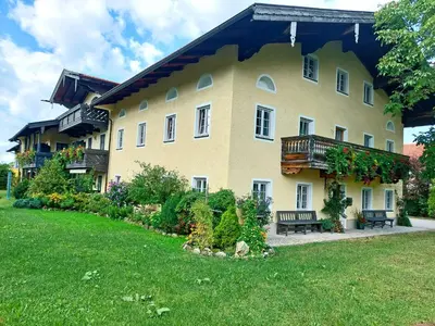 Das Gebäude in dem sich der Bauernhof befindet