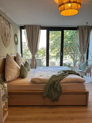 Ein Bett oder Betten in einem Zimmer der Unterkunft Bohemian Chic Sage Dreams - Munich Central Station