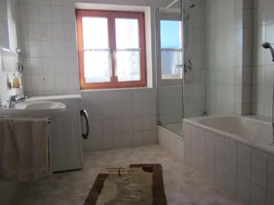 Ein Badezimmer in der Unterkunft Biobauernhof Benihof - Ferienwohnung Alpenblick