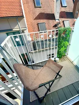 Ein Balkon oder eine Terrasse in der Unterkunft Altstadt INsel - workaction - free parking - Audi - Balkon - Aufzug
