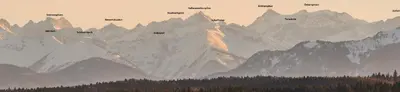 Ein allgemeiner Bergblick oder ein Berglick von der Ferienwohnung aus