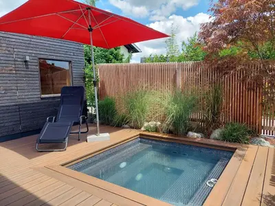 Der Swimmingpool an oder in der Nähe von Ferienhaus Berge und See mit Whirlpool und Sauna
