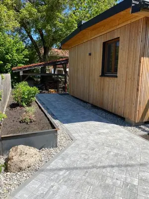 Das Gebäude in dem sich das Ferienhaus befindet