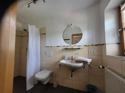 Ein Badezimmer in der Unterkunft Haus Hörterer | Chiemgau Karte