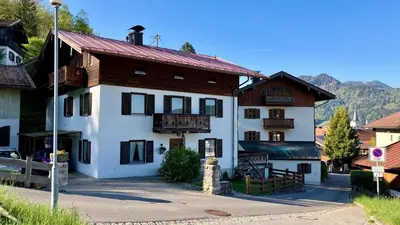 Ein allgemeiner Bergblick oder ein Berglick von der Ferienwohnung aus