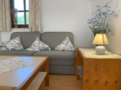 Ein Sitzbereich in der Unterkunft Gschwendtnerhof App24 Nöthen