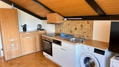 Küche/Küchenzeile in der Unterkunft Monteurwohnung Vicy mit Gartenblick