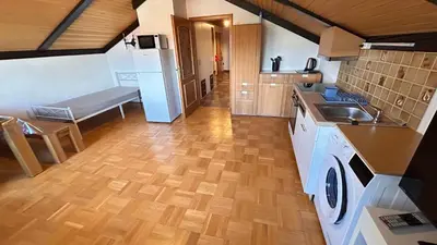 Küche/Küchenzeile in der Unterkunft Monteurwohnung Vicy mit Gartenblick