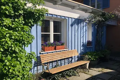 Ein Garten an der Unterkunft Seeloft Seeshaupt - Loft-Appartement am Starnberger See