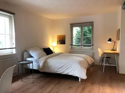 Ein Bett oder Betten in einem Zimmer der Unterkunft Seeloft Seeshaupt - Loft-Appartement am Starnberger See