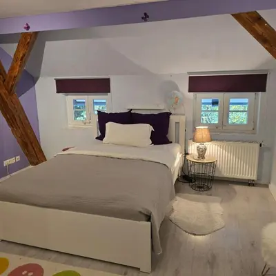 Ein Bett oder Betten in einem Zimmer der Unterkunft Loftartiges Wohnen mit 4 separaten Schlafbereichen
