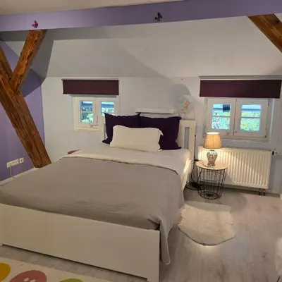 Ein Bett oder Betten in einem Zimmer der Unterkunft Loftartiges Wohnen mit 4 separaten Schlafbereichen