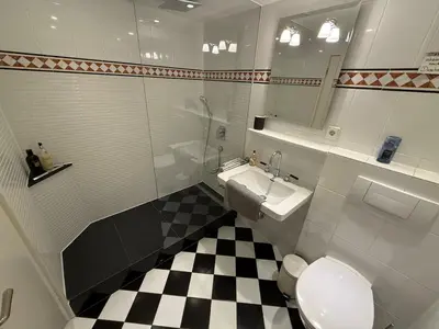 Ein Badezimmer in der Unterkunft Stylish Garden Apartment in Central Munich
