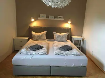 Ein Bett oder Betten in einem Zimmer der Unterkunft Großzügige individuelle Wohnung am Starnberger See
