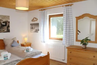 Ein Bett oder Betten in einem Zimmer der Unterkunft See & Bergliebe