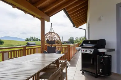 Ein Balkon oder eine Terrasse in der Unterkunft Idyllische Ferienunterkunft in Aidling am Riegsee