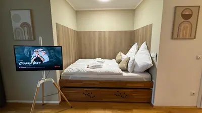 Ein Bett oder Betten in einem Zimmer der Unterkunft DUTTI'S HOME - Stylisches Apartment, Stellplatz, Küche, Self Check-in