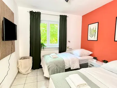 Ein Bett oder Betten in einem Zimmer der Unterkunft LTA Apartment Ingolstadt Irgertsheim-5 Schlafzimmer-Einzelbetten-WLAN-Waschmaschine