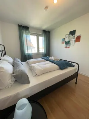 Ein Bett oder Betten in einem Zimmer der Unterkunft City-Apartment mit Theaterblick