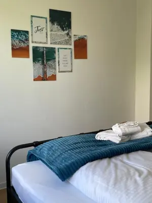 Ein Bett oder Betten in einem Zimmer der Unterkunft City-Apartment mit Theaterblick