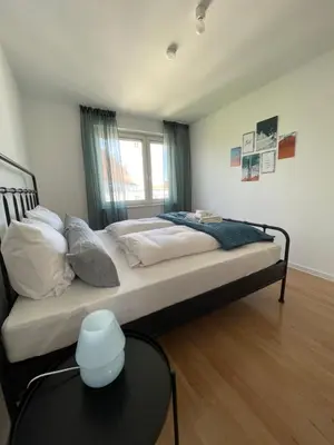 Ein Bett oder Betten in einem Zimmer der Unterkunft City-Apartment mit Theaterblick