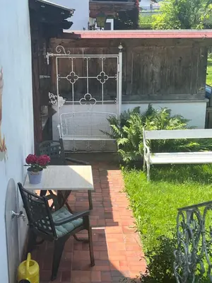 Ein Garten an der Unterkunft Ferienwohnung Dauberweiß
