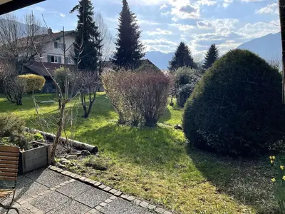 Ein Garten an der Unterkunft Ferienwohnung in Unterwössen