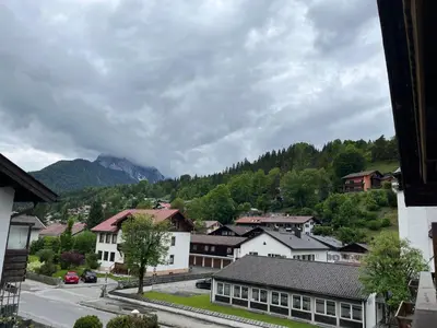 Ein allgemeiner Bergblick oder ein Berglick von der Ferienwohnung aus
