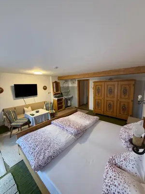 TV/Unterhaltungsangebot in der Unterkunft FeWo Reiter - Gemütliche Dachgeschosswohnung mit Ausblick