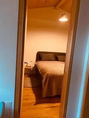 Ein Bett oder Betten in einem Zimmer der Unterkunft Gästehäuschen mit Kamin