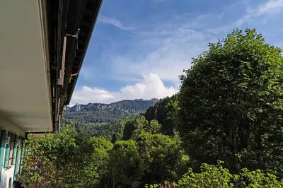 Ein allgemeiner Bergblick oder ein Berglick von der Ferienwohnung aus