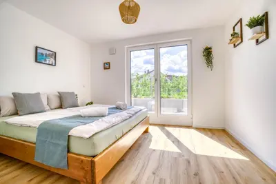 Ein Bett oder Betten in einem Zimmer der Unterkunft Garten, Küche, Parkplatz & Mehr - Komfort Apartment Bavaria