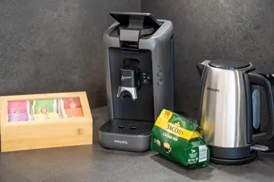 Kaffee-/Teezubehör in der Unterkunft Garten, Küche, Parkplatz & Mehr - Komfort Apartment Bavaria