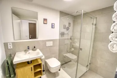 Ein Badezimmer in der Unterkunft Garten, Küche, Parkplatz & Mehr - Komfort Apartment Bavaria