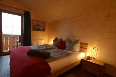 Ein Bett oder Betten in einem Zimmer der Unterkunft Holzar Chalet - Feriendorf Via Claudia Haus 72