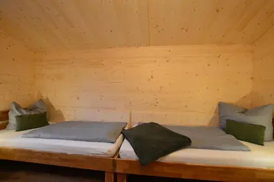 Ein Bett oder Betten in einem Zimmer der Unterkunft Jägar Chalet - Feriendorf Via Claudia Haus 73