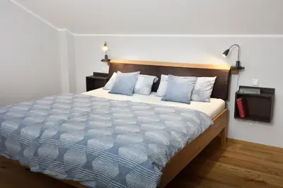 Ein Bett oder Betten in einem Zimmer der Unterkunft Ammersee Lodge